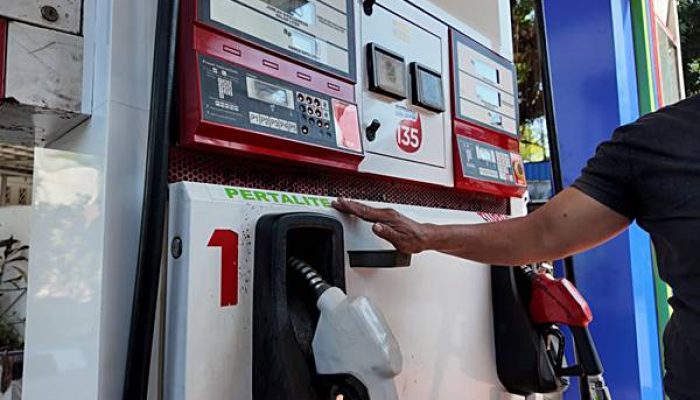 Tekan Antrean BBM, Pertamina Ubah Sejumlah Nozzle Pertamax untuk Pertalite di Makassar