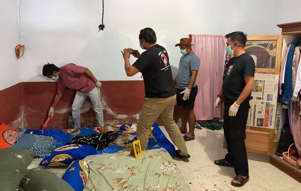 Tragedi Berdarah di Randangan_ Ayah Meregang Nyawa, Anak Luka Berat