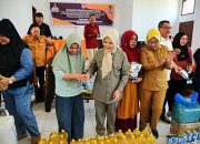 Wagub Idah Serahkan Bantuan Produksi untuk 105 UMKM Gorontalo Utara
