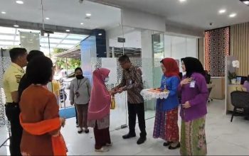 Semarak Hari Pelanggan Nasional, BRI BO Tanjung Priok Sambut Nasabah Hangat dalam Balutan Wastra Nusantara