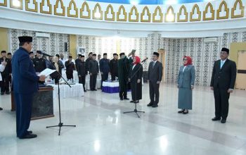 Gubernur Gusnar Lantik Empat Kepala Biro