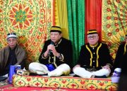 Gusnar Ingatkan Makna Pulanga untuk Sofyan Puhi: Bukan Sekadar Gelar, tetapi Amanah