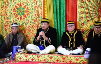 Gusnar Ingatkan Makna Pulanga untuk Sofyan Puhi: Bukan Sekadar Gelar, tetapi Amanah