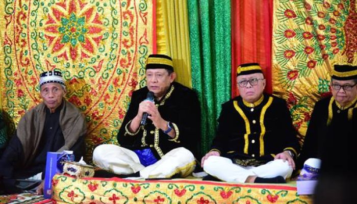 Gusnar Ingatkan Makna Pulanga untuk Sofyan Puhi: Bukan Sekadar Gelar, tetapi Amanah