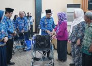 Pemkot Gorontalo Hadir untuk Lansia, Kursi Roda Disalurkan