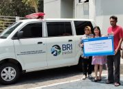 Perkuat Layanan Kesehatan di Hari Batik Nasional, BRI Serahkan Ambulans untuk SMA Yayasan Gemah Ripah Lohjinawi Klaten Perkuat Layanan Kesehatan di Hari Batik Nasional, BRI Serahkan Ambulans untuk SMA Yayasan Gemah Ripah Lohjinawi Klaten